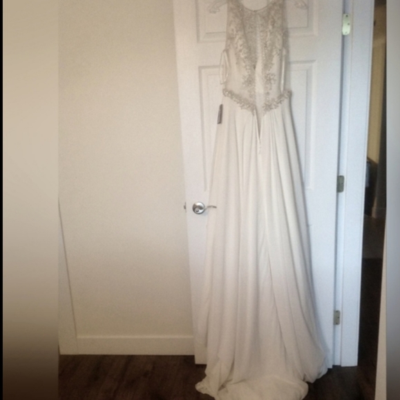 Wedding Dress and veil - Picture 11 of 11